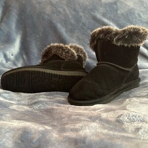 Bearpaw Women's Black Suede Boots